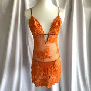 Victoria Sec VERY SEXY orange lace chemise w thong